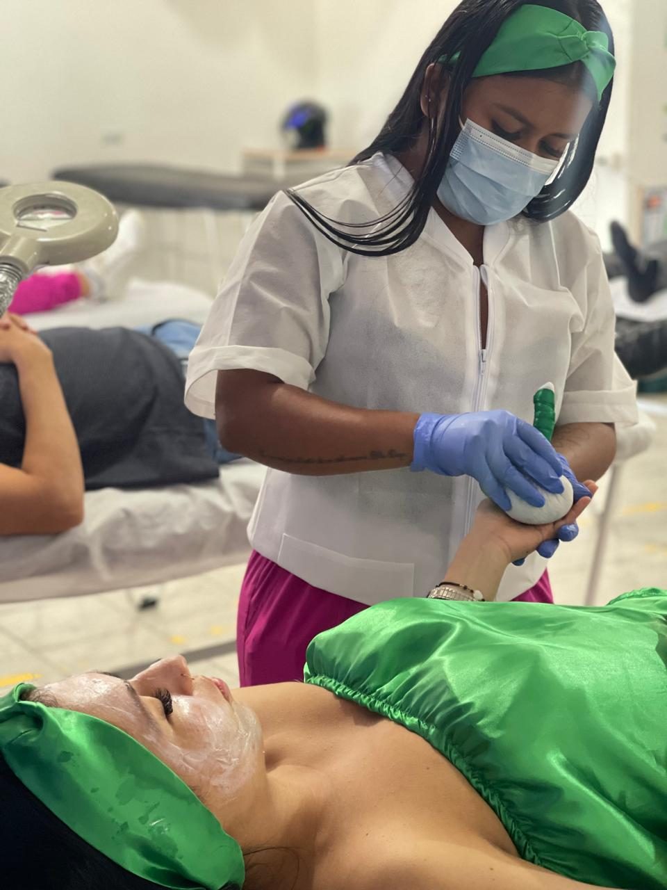 Auxiliar en Cosmetología — POLIBAGUÉ