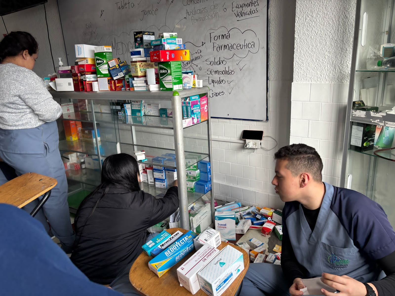 Auxiliar de Farmacia — POLIBAGUÉ