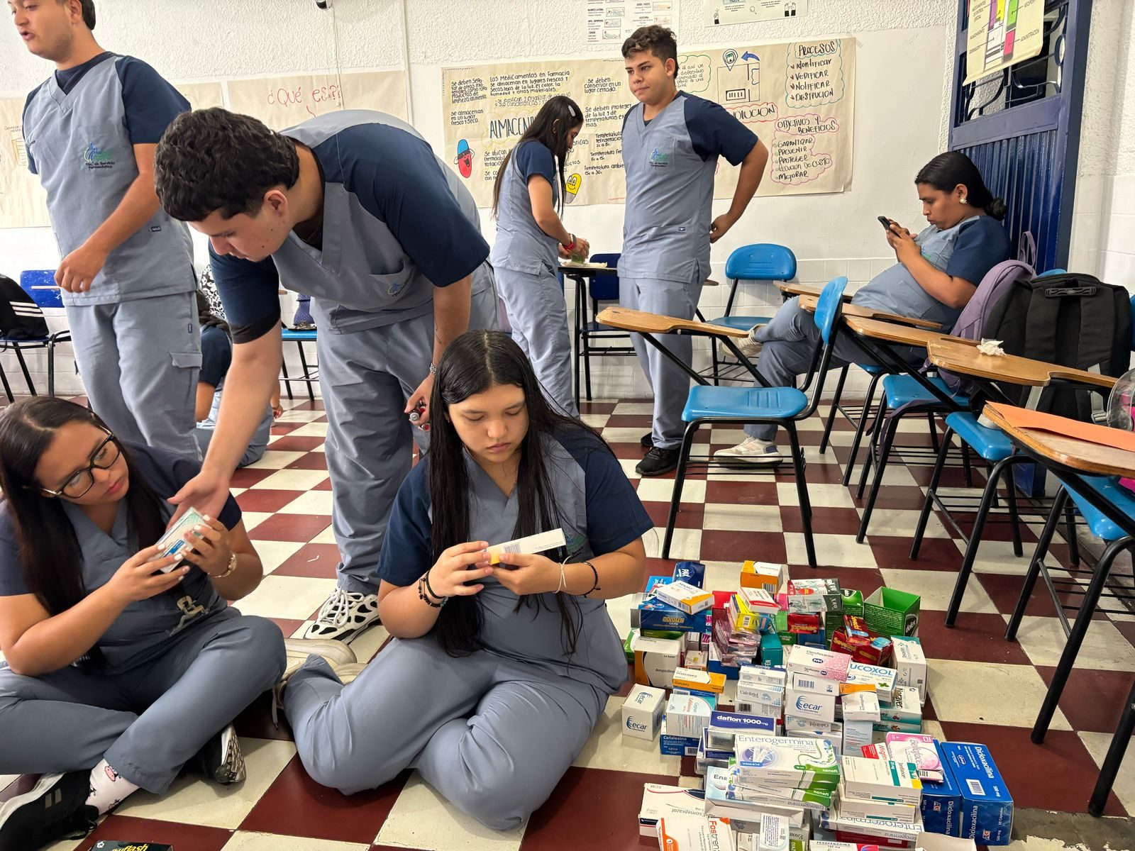 Auxiliar de Farmacia — POLIBAGUÉ