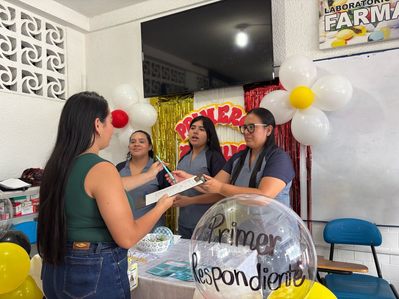 Auxiliar de Farmacia — POLIBAGUÉ