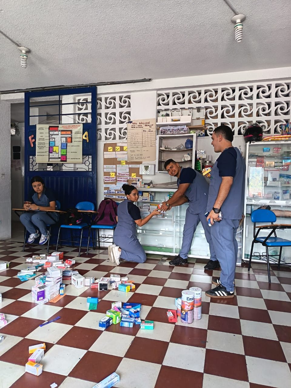 Auxiliar de Farmacia — POLIBAGUÉ