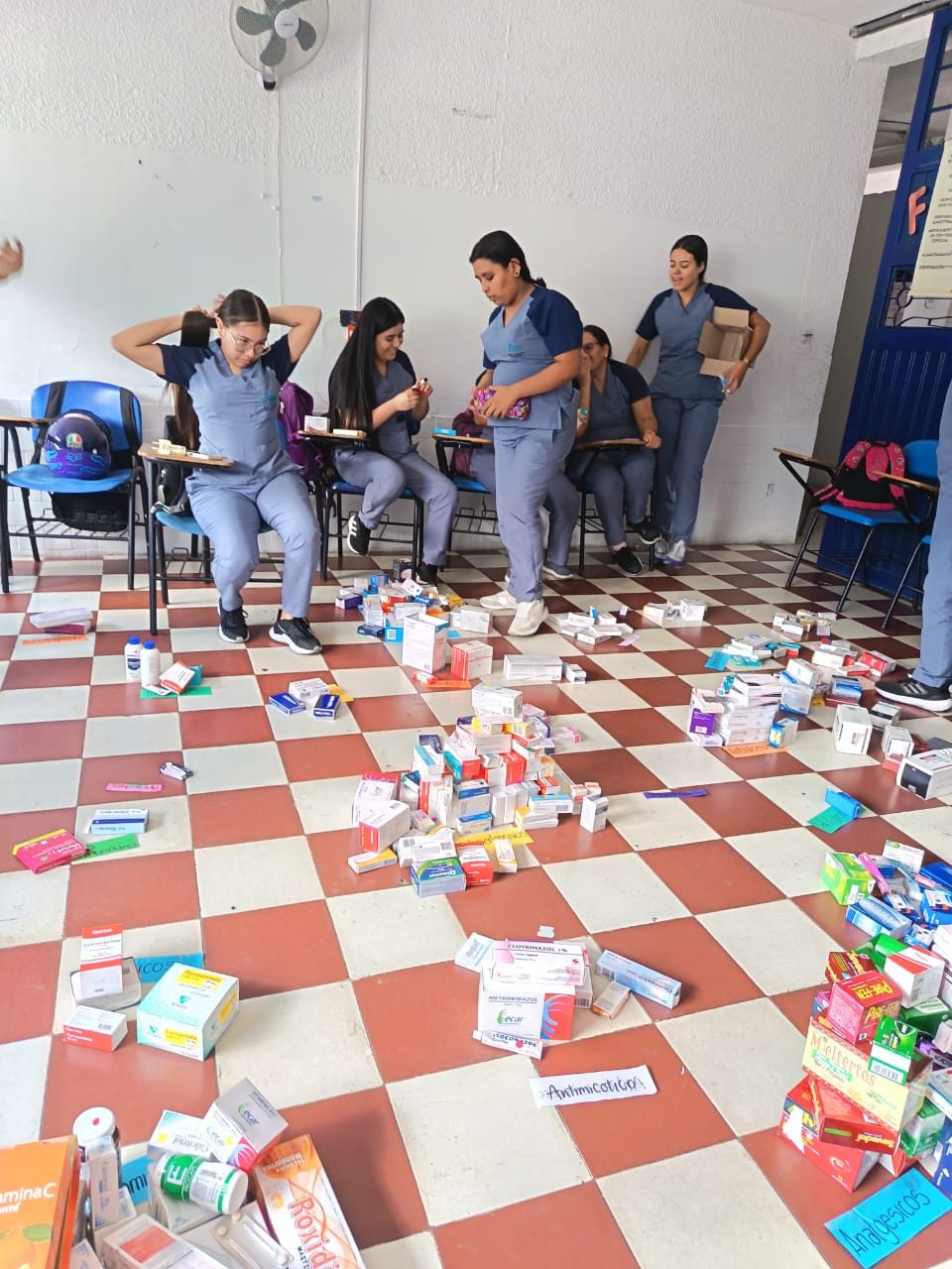 Auxiliar de Farmacia — POLIBAGUÉ