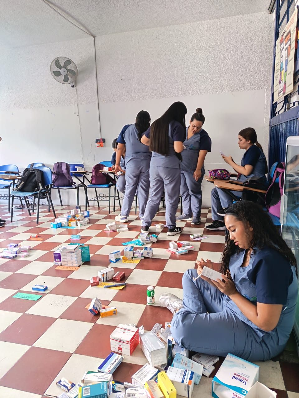 Auxiliar de Farmacia — POLIBAGUÉ