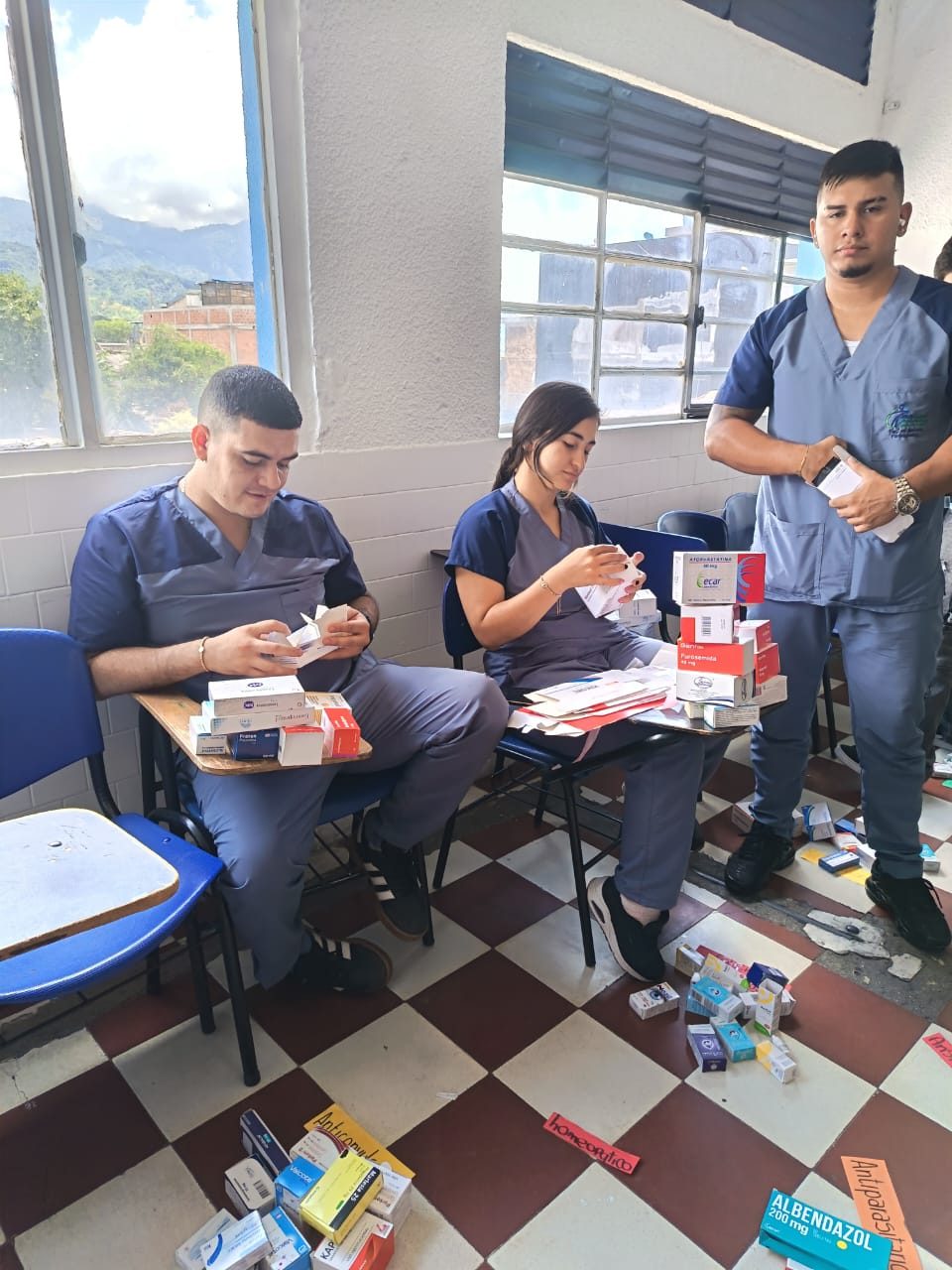 Auxiliar de Farmacia — POLIBAGUÉ